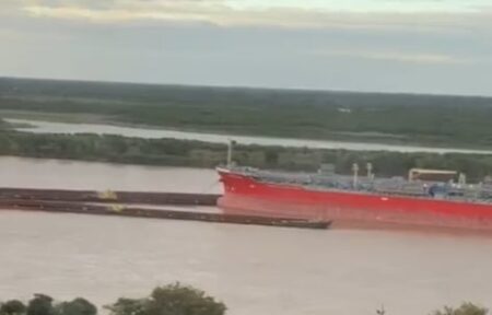 Dos buques protagonizaron un fuerte choque en el Río Paraná imagen-7