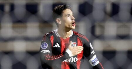 El motivo por el que Coudet sacó a Martínez Quarta de la lista de River imagen-7