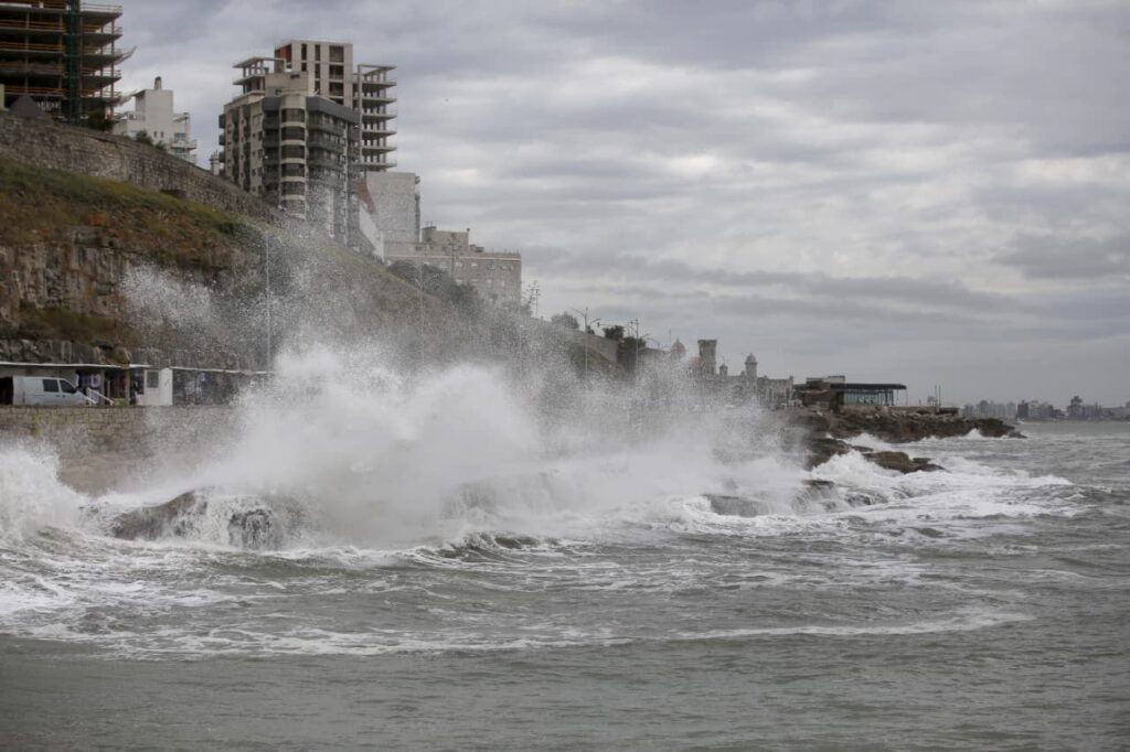 Cuándo y dónde impactará el ciclón extratropical que provocará vientos huracanados y olas de hasta 12 metros imagen-5