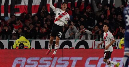 Video: el jugadón de arco a arco de Martínez Quarta para su golazo imagen-10