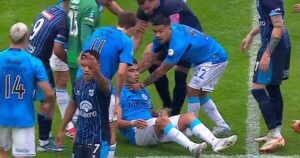 Lucas Zelarayán habló tras su desmayo en pleno partido de Copa Argentina: «Ya me había pasado en mi casa» Lucas Zelarayán habló tras su desmayo en pleno partido de Copa Argentina: "Ya me había pasado en mi casa" imagen-3