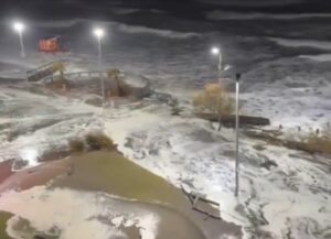 Fuerte temporal en la costa bonaerense: olas de 12 metros, inundaciones y evacuados y alerta por ciclón extratropical imagen-1