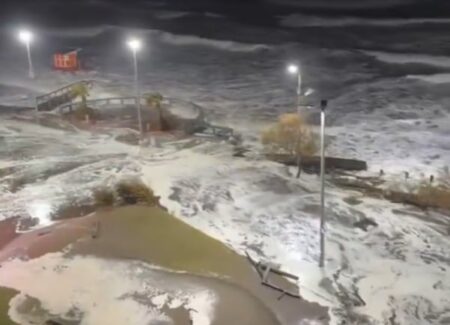 Fuerte temporal en la costa bonaerense: olas de 12 metros, inundaciones y evacuados y alerta por ciclón extratropical imagen-10
