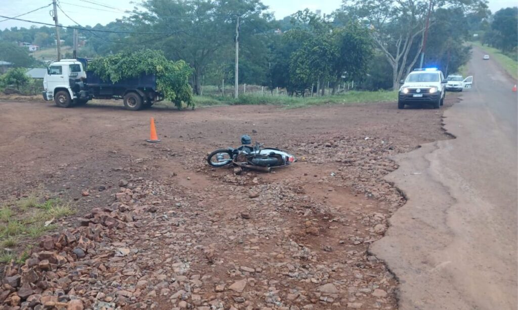 Motociclista sufrió lesiones tras un choque con un camión sobre la Ruta Provincial 4 en San Javier imagen-73
