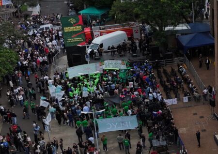 El Festival del Día del Trabajador hizo cantar y bailar a las familias misioneras en la explanada legislativa imagen-115