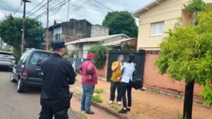 Iba en contramano, borracho y dejó su camioneta encendida en plena calle en Posadas imagen-2