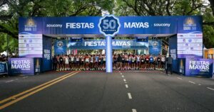 Fiestas Mayas récord: más de 15.000 corredores coparon Palermo para celebrar la edición 50 de una carrera histórica imagen-1