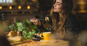 Un estudio demuestra que quienes mantienen una dieta consistente pierden más peso que quienes cambian frecuentemente sus comidas imagen-2