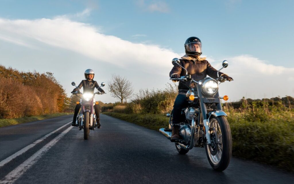 Llega a la Argentina una nueva y potente moto con estética retro y pensada para viajes largos imagen-95