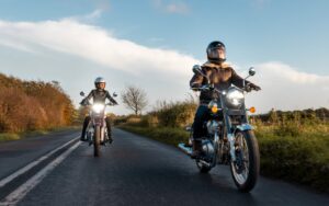 Llega a la Argentina una nueva y potente moto con estética retro y pensada para viajes largos imagen-3