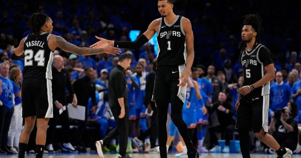 NBA: en doble suplementario, los Spurs metieron el primer mazazo como visitante imagen-36