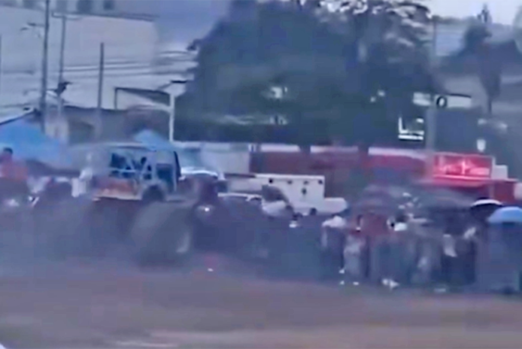 Monster Truck en Colombia: un camión fuera de control atropelló a 40 personas y mató a tres imagen-5