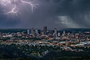 Alerta nivel 4 por tormentas severas este lunes: tornados, granizo gigante y vientos de hasta 75 mph Alerta nivel 4 por tormentas severas este lunes: tornados, granizo gigante y vientos de hasta 75 mph imagen-1