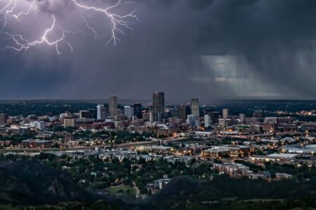 Alerta nivel 4 por tormentas severas este lunes: tornados, granizo gigante y vientos de hasta 75 mph Alerta nivel 4 por tormentas severas este lunes: tornados, granizo gigante y vientos de hasta 75 mph imagen-7