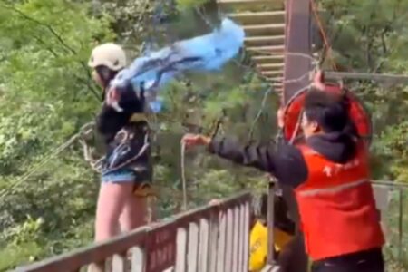 Una turista murió tras la ruptura de una cuerda de seguridad en una hamaca extrema en China imagen-8