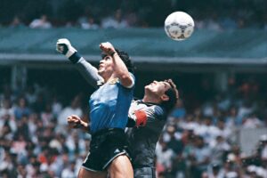 El partido: un “viaje cósmico” a través de la historia de una rivalidad eterna y del recuerdo de “la mano de Dios” imagen-2