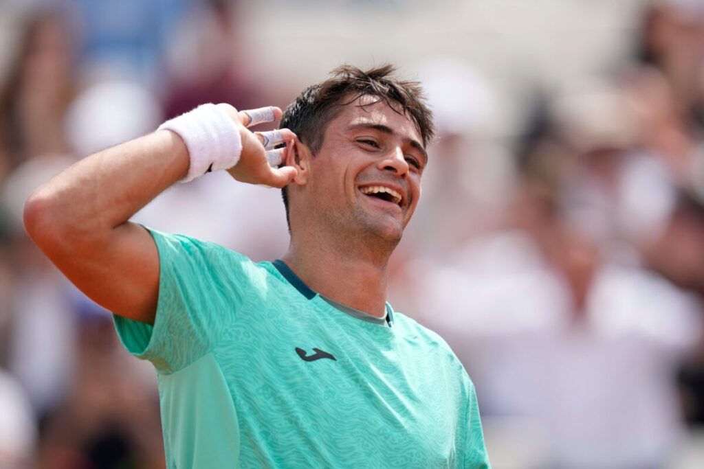 Navone venció a Auger-Aliassime, en la victoria más importante de su carrera, y está en la tercera ronda de Roma imagen-4