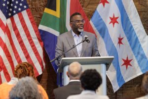 En Chicago: Brandon Johnson celebra el fallo que ordena la liberación de individuos arrestados ilegalmente imagen-4