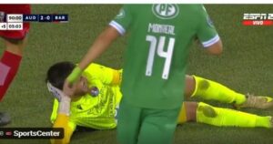 Video: el gesto del arquero de Audax que hizo calentar a Barracas en su eliminación de la Sudamericana imagen-2
