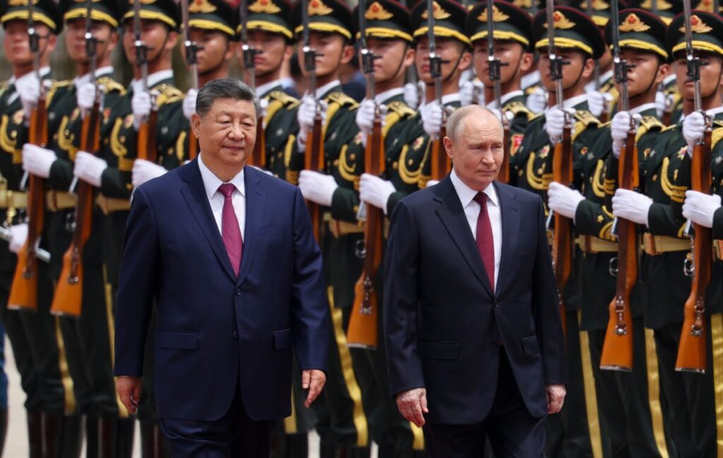 Vladimir Putin llegó a China para su encuentro con Xi Jinping en plena tensión por la guerra en Medio Oriente imagen-4