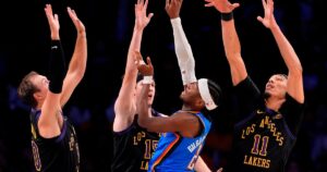 NBA: los Thunder barrieron a los Lakers y dejaron a LeBron pensando en el retiro imagen-2