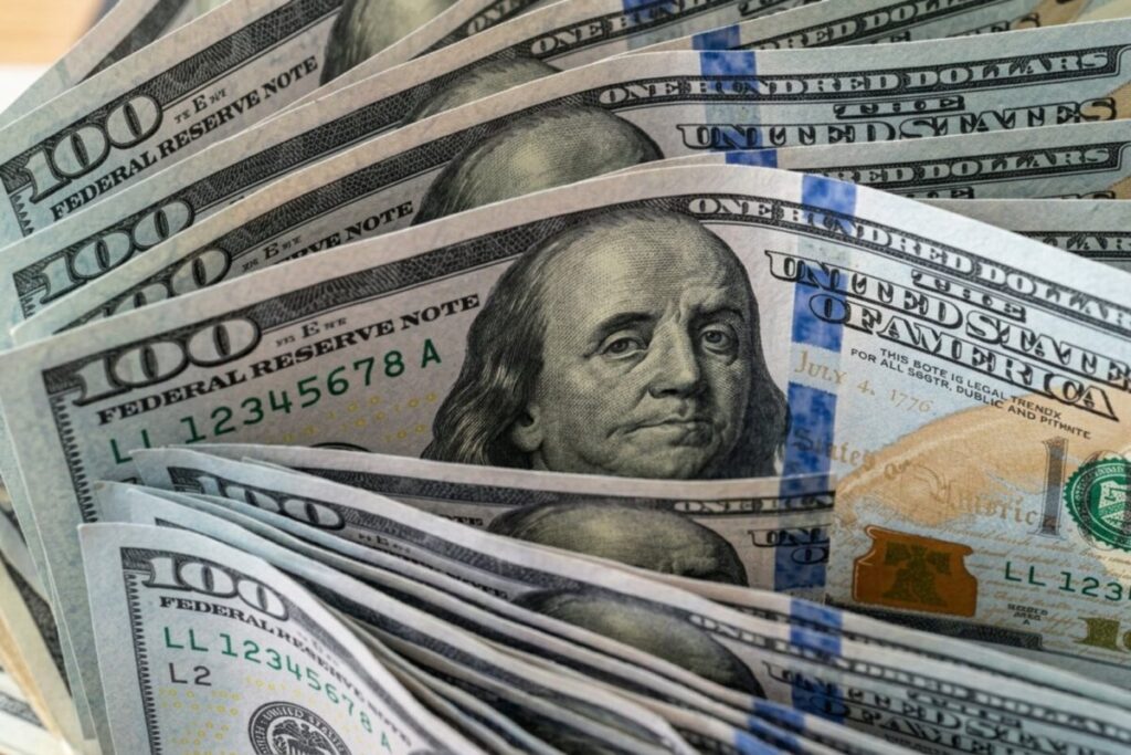 Dólar hoy y dólar blue hoy, precio en vivo: el dólar oficial bajó y cotiza a $1410 para la venta imagen-94