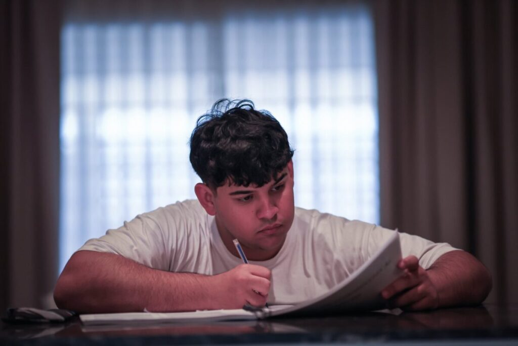 “Me daba miedo hasta subir una foto mía a Instagram”: con 18 años, cuenta cómo es vivir con obesidad y busca ayudar a otros jóvenes imagen-97