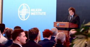 Javier Milei llegó a Los Ángeles para participar en una conferencia del Instituto Milken imagen-1