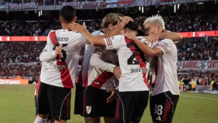 River dejó escapar el triunfo sobre el final y deberá esperar para clasificar imagen-4