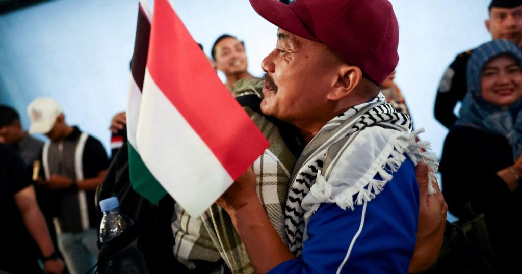 Tras el polémico video, un activista de la flotilla a Gaza denunció que fue torturado por militares Israelíes imagen-101