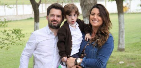 Le dieron un diagnóstico irreversible pero lucharon y su hijo logró avances extraordinarios: “No va a caminar, no va a hablar, no va a comer” imagen-12