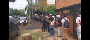 “Desde las 5 de la mañana”: convocatoria laboral en Posadas desbordó con cientos de postulantes imagen-1