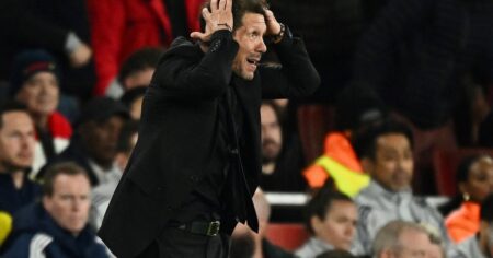Final caliente en la Champions: el Cholo Simeone empujó a un ex directivo del Atlético de Madrid imagen-13