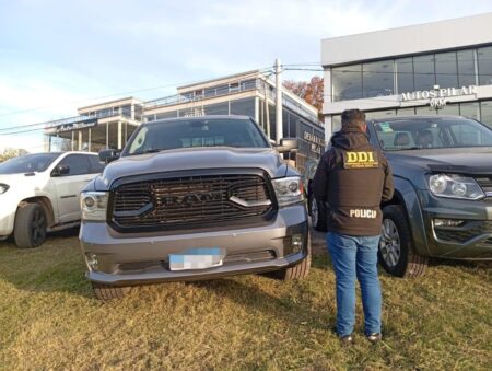 Denunciaron por estafas a una concesionaria de Pilar: pagaron en dólares autos que nunca les fueron entregados imagen-10