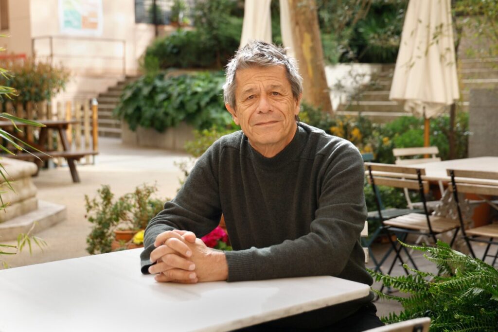 Emmanuel Carrère: “No estamos en la Tierra para ser felices, sino para comprender lo que nos sucede” imagen-5
