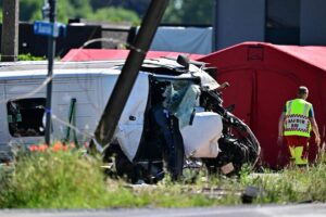 Un tren chocó contra un autobús escolar en Bélgica y hay varios muertos imagen-2