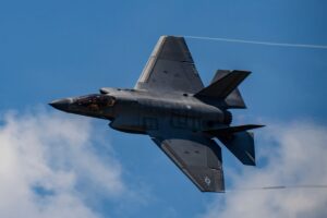 Estados Unidos lanzó “ataques de autodefensa” en el sur de Irán mientras continúan las negociaciones de paz imagen-1