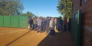 El aserradero Linor cierra definitivamente sus puertas en Azara y deja a más de 130 familias madereras en el desamparo absoluto El aserradero Linor cierra definitivamente sus puertas en Azara y deja a más de 130 familias madereras en el desamparo absoluto imagen-4