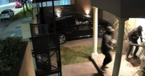 Ituzaingó: un grupo de ladrones simuló un allanamiento policial para concretar una violenta entradera a una casa imagen-3
