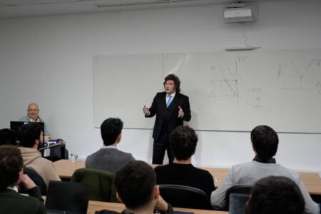 Javier Milei y sus medidas, en vivo: internas en el oficialismo y la oposición imagen-12