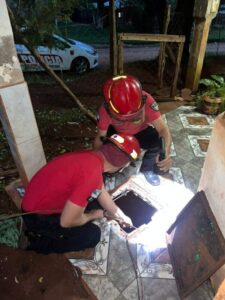 Fuego, tormentas y asistencia comunitaria: intenso despliegue de los bomberos de la Policía en distintos puntos de Misiones imagen-1