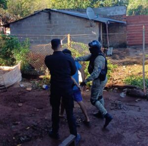 Cayó la banda que desvalijó una casa en Oberá: cuatro detenidos y bienes recuperados tras allanamientos Cayó la banda que desvalijó una casa en Oberá: cuatro detenidos y bienes recuperados tras allanamientos imagen-1
