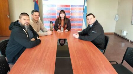 La Provincia garantiza la continuidad laboral en el traspaso del Hipermercado imagen-13