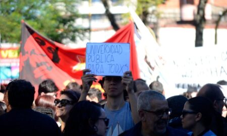 La Marcha Universitaria colmó Posadas en defensa de la educación pública imagen-8