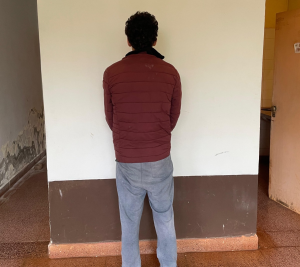 Una policía escuchó los gritos de auxilio y rescataron a un jubilado: su hijo le quitaba dinero para los medicamentos imagen-7