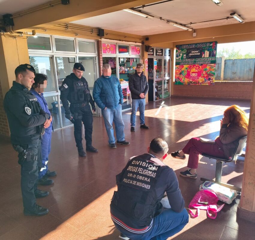 La Policía intervino en una pelea en la terminal y terminó demorando a una dealer con marihuana valuada en más de $1,3 millones imagen-77