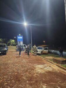 Andresito: quiso evadir un control, chocó contra un poste y fue detenido con una camioneta robada en Buenos Aires Andresito: quiso evadir un control, chocó contra un poste y fue detenido con una camioneta robada en Buenos Aires imagen-1