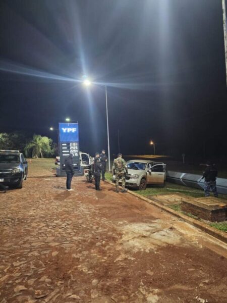 Andresito: quiso evadir un control, chocó contra un poste y fue detenido con una camioneta robada en Buenos Aires imagen-12