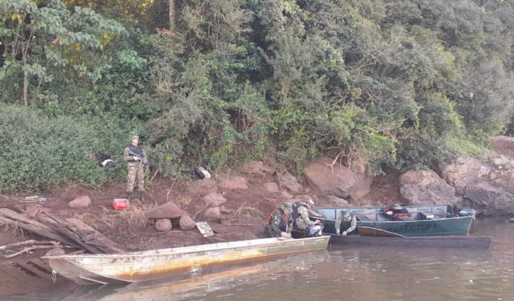 Prefectura rescató a cuatro personas tras frustrar el ingreso ilegal de un caballo por el río Uruguay en San Javier imagen-5