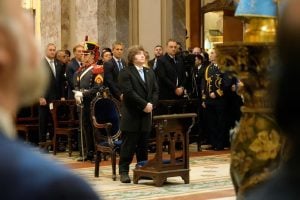 Milei asistió al Tedeum y García Cuerva pidió una clase dirigente que se anime al diálogo: “Basta de arengar la polarización” imagen-9